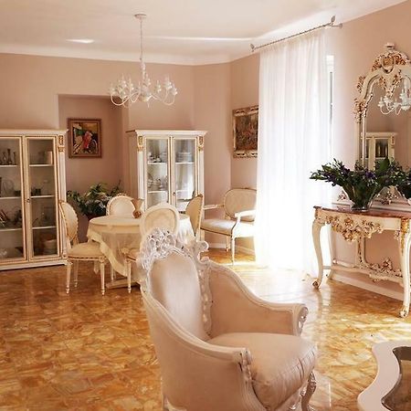 Hotel La Scogliera Бордігера Екстер'єр фото