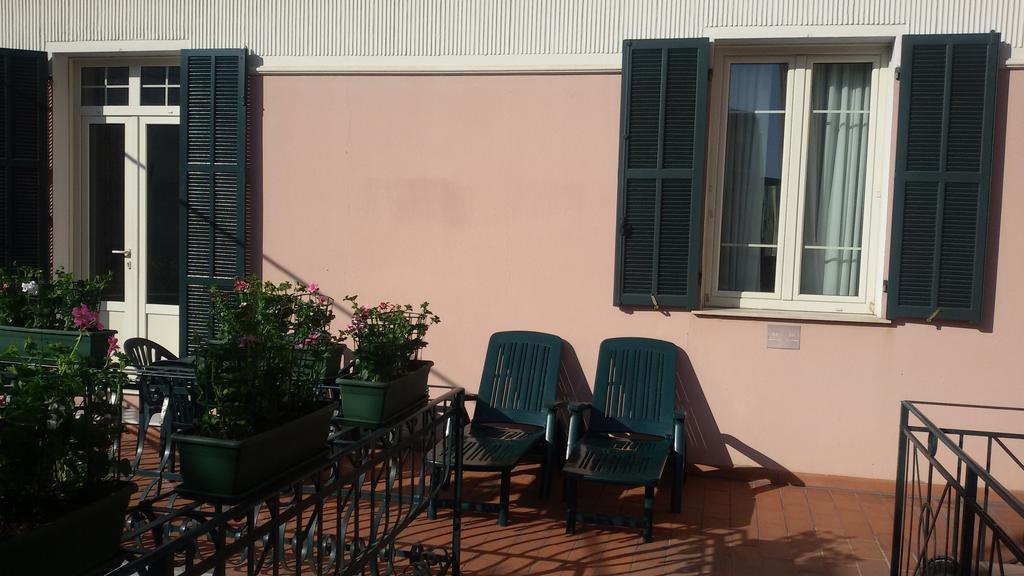 Hotel La Scogliera Бордігера Екстер'єр фото