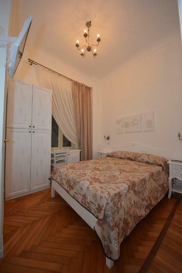 Hotel La Scogliera Бордігера Екстер'єр фото